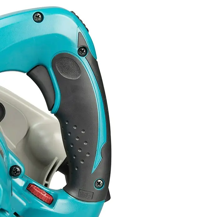 Makita Tauchsäge SP6000J1 mit Makpac und Führungsschiene - 1.300 W, 6.400 U/min - Ergonomischer, türkis-schwarzer Griff eines Elektrowerkzeugs mit rotem Sicherheitsschalter und Kreuzschlitzschrauben.