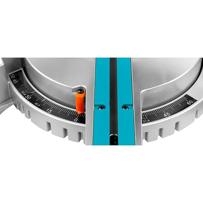 Makita Kapp- & Gehrungssäge LS0815FLN - 1.400 W, Durchmesser Sägeblatt: 216 mm, 0 U/min - 5.000 U/min - Nahaufnahme der silbergrauen Winkelskala einer Gehrungssäge mit schwarzen Markierungen, türkiser Führung und orangem Zeiger zum Einstellen von Schnittwinkeln.