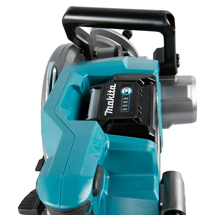 Makita XGT 40V max. Akku-Handkreissäge RS001GZ - 40 V, Ohne Akku, Durchmesser Sägeblatt: 185 mm, 6.400 U/min - Türkisfarbenes Makita Akku-Elektrowerkzeug mit schwarzem Griff und teilgeladenem Akku.