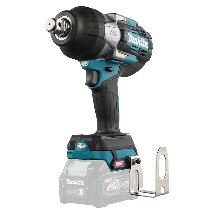 Makita XGT 40V max. Akku-Schlagschrauber TW001GZ - 40 V, Ohne Akku - Makita XGT 40V Akku-Schlagschrauber in Türkis und Schwarz mit Akku und silbernem Gürtelclip.