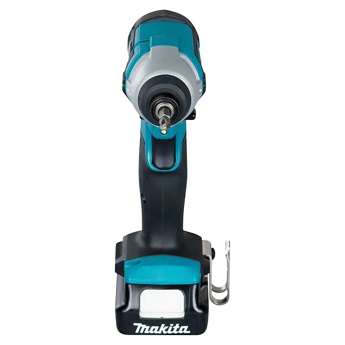 Makita Akku-Schlagschrauber TD110DSMJ - 10,8 V, 2 Akkus, 4 Ah - Türkis-schwarzer Makita Schlagschrauber mit Sechskantbit, LED-Licht und Akku mit Makita-Logo.