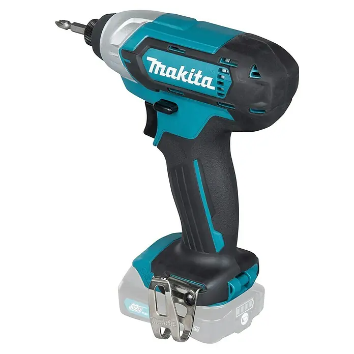 Makita Akku-Schlagschrauber TD110 DZ - 10,8 V, Ohne Akku - Türkis-schwarzer Makita Schlagschrauber mit silbernem Bohrfutter, Kreuzschlitzbit und Gürtelclip, an einem grauen 12V Akku.