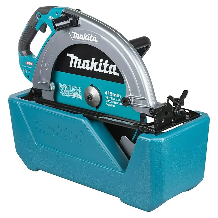 Makita XGT 40V max. Akku-Handkreissäge HS013GZ - 40 V, Ohne Akku, Durchmesser Sägeblatt: 415 mm, 2.100 U/min - Eine türkise und graue Makita Kreissäge mit großem Sägeblatt, sicher in einem passenden türkisen Kunststoffgehäuse.