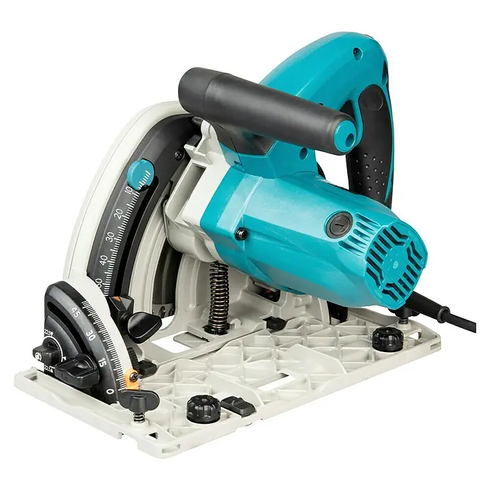 Makita Tauchsäge SP6000J1 mit Makpac und Führungsschiene - 1.300 W, 6.400 U/min - Türkise und graue Handkreissäge mit schwarzen Griffen, mit verstellbarer Grundplatte und Winkelskalen für präzise Schnitte.