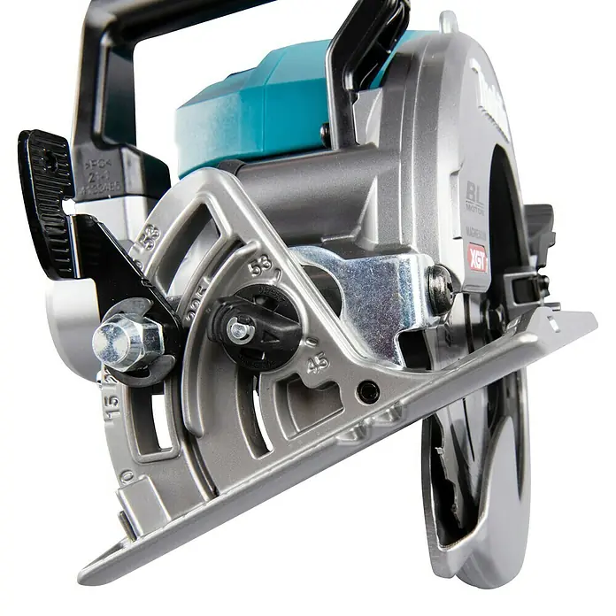 Makita XGT 40V max. Akku-Handkreissäge RS001GZ - 40 V, Ohne Akku, Durchmesser Sägeblatt: 185 mm, 6.400 U/min - Nahaufnahme einer türkis-silbernen Akku-Kreissäge mit Schutzhaube, Handgriff und Winkelverstellung.