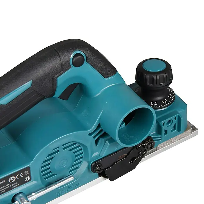 Makita XGT 40V max. Akku-Hobel KP001GZ - 40 V, Ohne Akku, Falztiefe: 0 mm - 25 mm, Leerlaufdrehzahl: 15.000 U/min - Nahaufnahme eines türkis-schwarzen Elektrohobels mit Griff, Tiefeneinstellknopf und Staubanschluss.