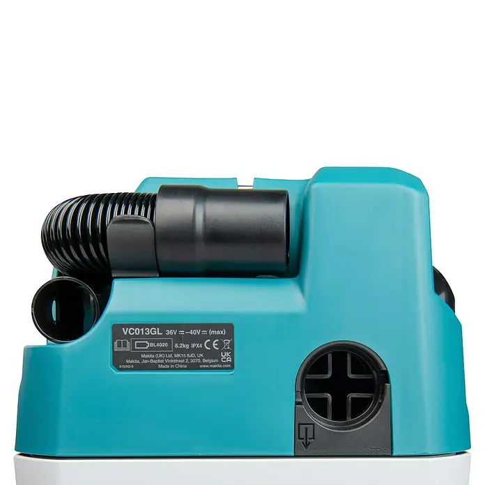 Makita XGT 40V max. Akku-Nass-Trockensauger VC013GLZ03 - 40 V, Ohne Akku, Behältervolumen: 7,5 l - Türkise Makita VC013GL Staubabsaugung mit schwarzem Wellschlauch und Anschlüssen, seitlich gesehen.