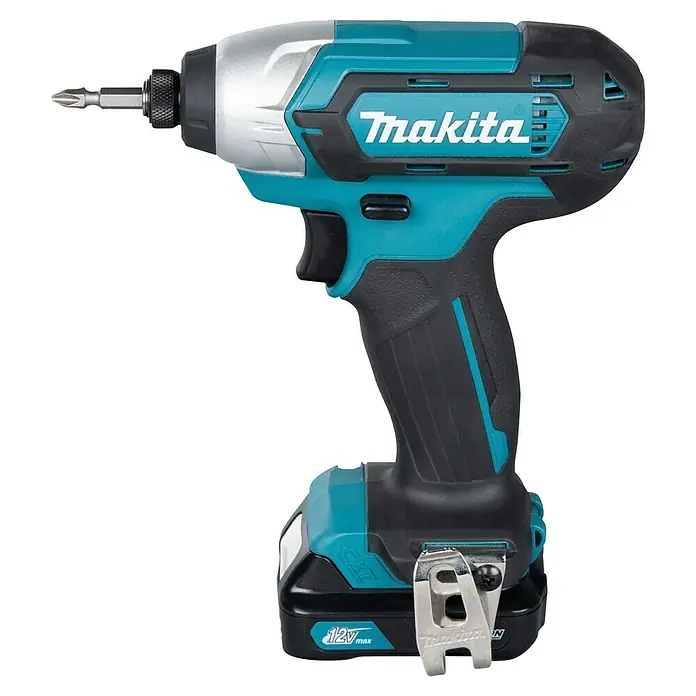 Makita Akku-Schlagschrauber TD110DSMJ - 10,8 V, 2 Akkus, 4 Ah - Makita 12V max Akku-Schlagschrauber in Schwarz und Türkis mit silbernem Kopf und Bohrer.