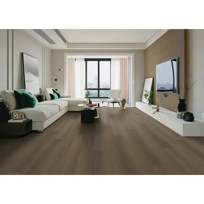 Fixed Vinylboden Plus - Brasilia, Landhausdiele, 1.530 x 235 x 3 mm - Dunkelbrauner Bodenbelag in Holzoptik in einem modernen Wohnzimmer.