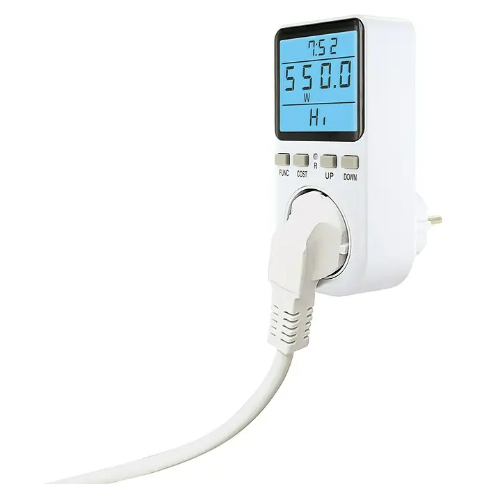 Schwaiger Energiekosten-Messgerät Einspeisemessgerät beleuchtet - Weiß - Weißer digitaler Strommesser mit blauem LCD-Display, das '550.0 W' und '7:52' anzeigt, mit einem weißen Stecker darin.