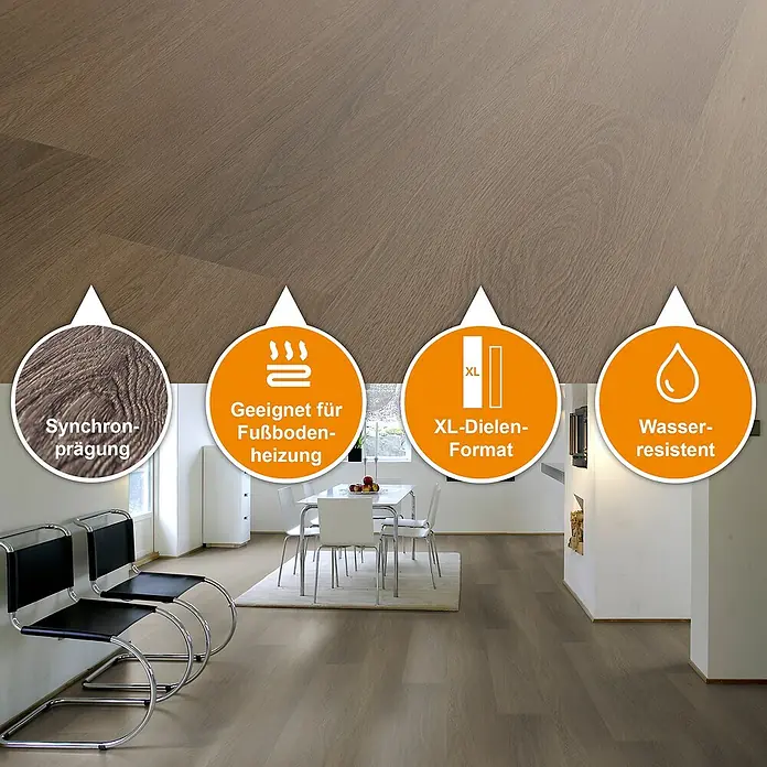 Fixed Vinylboden Plus - Brasilia, Landhausdiele, 1.530 x 235 x 3 mm - Helle, wasserresistente XL-Holzoptik-Bodenbelagsdielen mit Synchronprägung, für Fußbodenheizung geeignet, in einem Wohnraum verlegt.