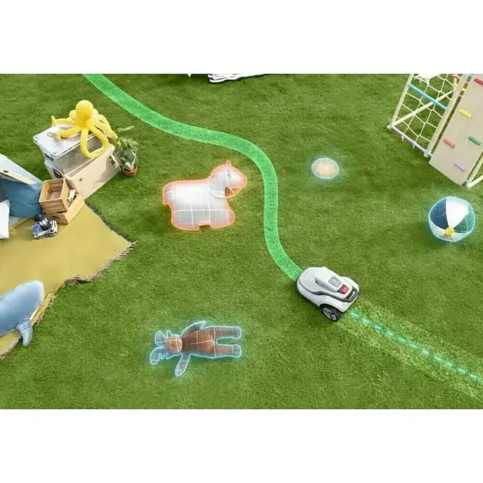 Terramow Mähroboter-Set V600 inkl. Garage - 600 m², Schnittbreite: 20,3 cm, Kamera-gestützte Navigation - Ein weißer Rasenroboter mäht einen Rasen, folgt einem leuchtenden Pfad und umgeht intelligent hervorgehobene Spielzeuge.