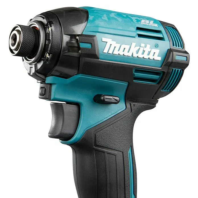 Makita XGT 40V max. Akku-Schlagschrauber TD002GZ01 - 40 V, Ohne Akku, 220 Nm - Nahaufnahme eines türkis-schwarzen Makita Schlagschraubers, zeigt Spannfutter, Auslöser und texturierten Griff.