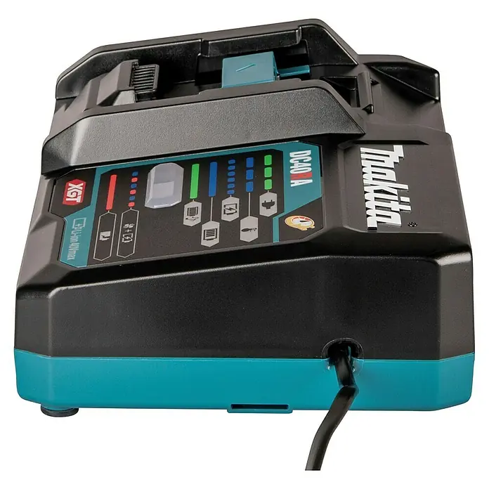 Makita XGT 40V max. Schnellladegerät DC40RA - Passend für: Makita 40 V max. XGT-Akkus - Makita DC40A XGT Schnellladegerät aus schwarzem und blaugrünem Kunststoff, mit verschiedenen Anzeigeleuchten.