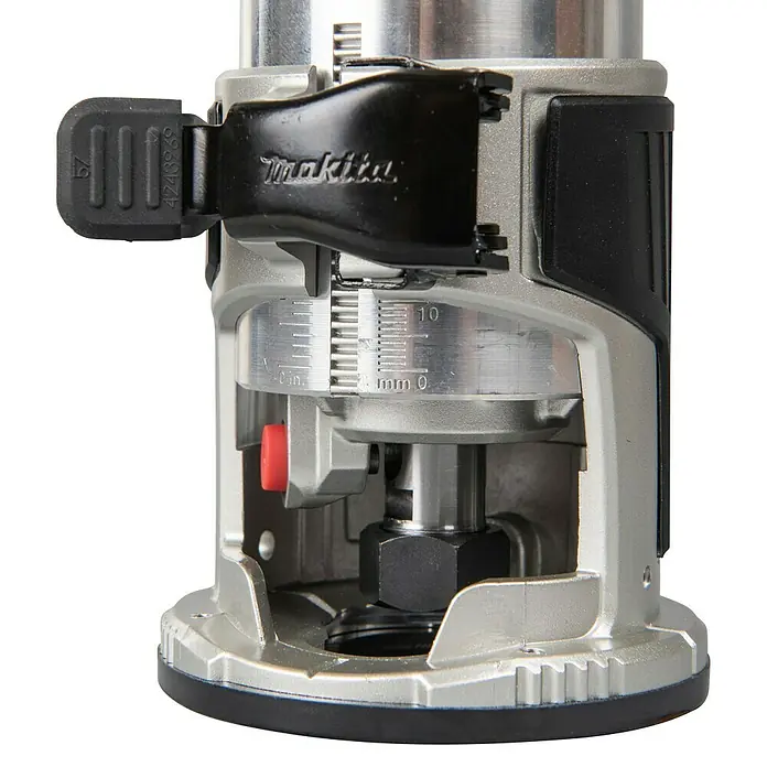 Makita XGT 40V max. Akku-Multifunktionsfräse RT001GZ10 - 40 V, Ohne Akku, Leerlaufdrehzahl: 10.000 U/min - 31.000 U/min - Nahaufnahme einer silber-grauen Makita Oberfräse mit schwarzer Verriegelung und Tiefenskala in mm und Zoll.