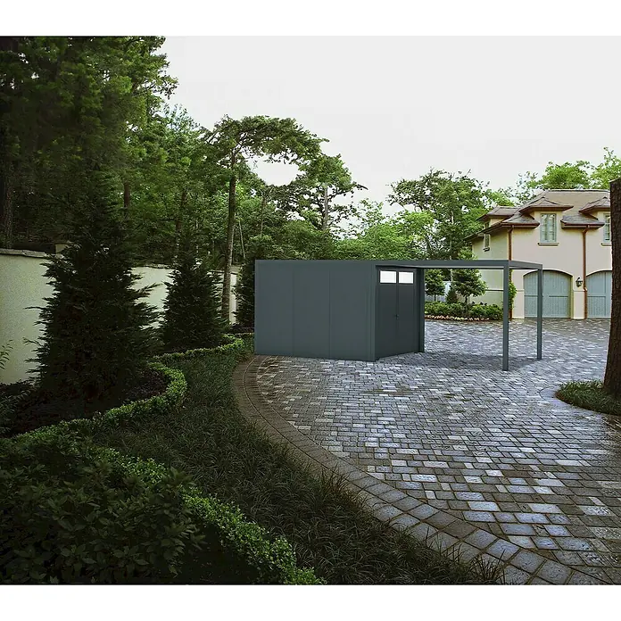 Wismar-NFI Carport - Außenmaß inkl. Dachüberstand (B x T): 4,25 x 6,4 m, Einzelcarport, Mit Anbau - Dunkelgrauer moderner Schuppen mit integriertem Carport auf einer gepflasterten Auffahrt neben Haus und Grün.