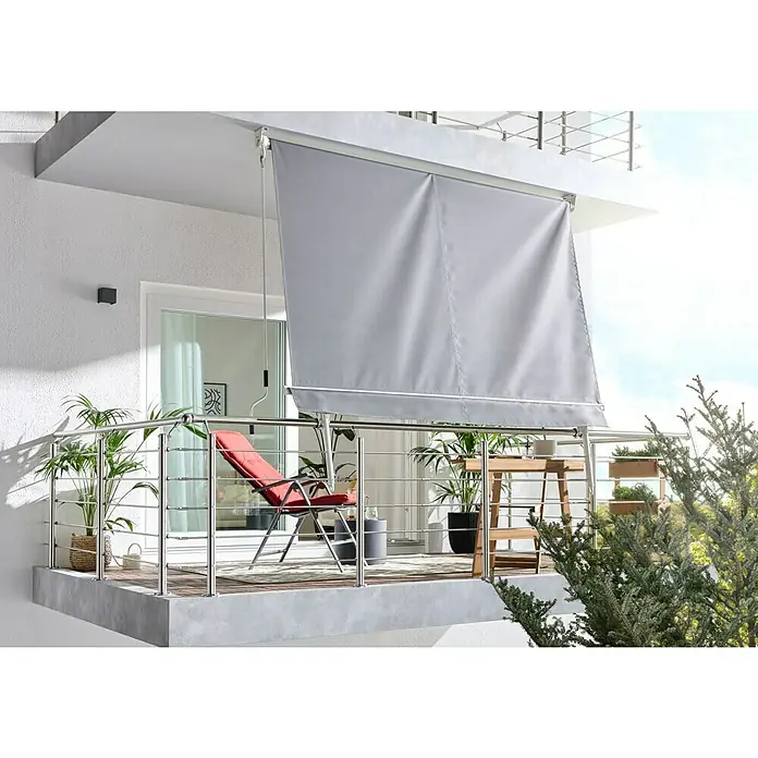 Sunfun Balkonverschattung / Balkonmarkise - Grau, Breite: 2,95 m, Ausfall: 2,45 m - Helle, graue Balkonmarkise aus Stoff, teilweise ausgefahren, spendet Schatten auf modernem Balkon.