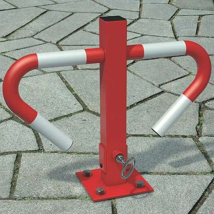 Basi Vierkantschlüssel 301V - Dornmaß: 8 mm - Rot-weißer Metallparkbügel, im Boden verankert, mit sichtbarem Verriegelungsmechanismus.