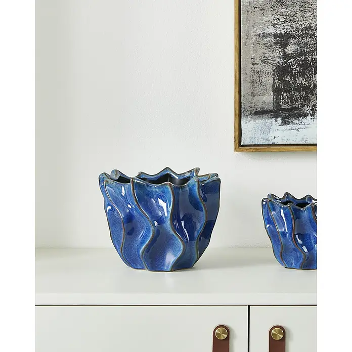 Eglo Übertopf rund Shigay - Ø x H: 20 x 15,5 cm, Blau - Set aus zwei glänzenden blauen Keramikvasen mit wellenförmigem, organischem Design, eine größer und eine kleiner.