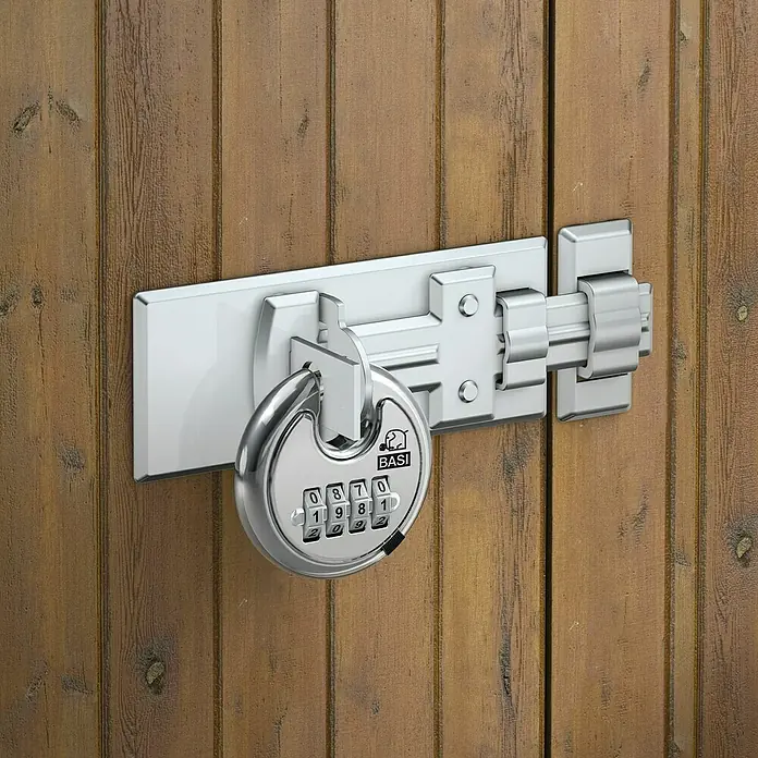 Basi Diskusschloss RVS 610Z - B x H: 70 x 70 mm, Bügelstärke: 9,5 mm, Material Bügel: Gehärteter Spezialstahl - Silbernes Zahlenschloss und Überwurfriegel sichern eine Holztür.