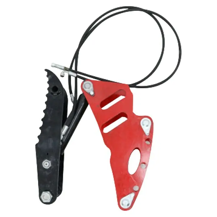 HZC Power Baggerdaumen HBGD - Passend für: HZC Power Minibagger - Rot-schwarze mechanische Metallbaugruppe mit flexiblem Steuerkabel und gezackter Backe, möglicherweise zum Greifen oder Bremsen.
