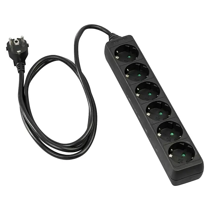 Hama Steckdosenleiste 0047759 - Anzahl Steckdosen: 6 Stück, Kabellänge: 1,4 m, IP20, Schwarz - Schwarze 6-fach Schuko-Steckdosenleiste mit gewickeltem Kabel und Stecker.