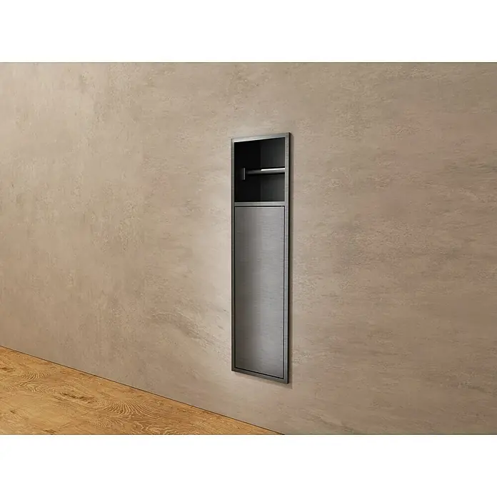 Hornacina Egean - L x An x Al: 10 x 17 x 60 cm, Acero inoxidable, Black Gun Metal - Soporte de papel higiénico y unidad de almacenamiento empotrados de metal cepillado oscuro en una pared texturizada.