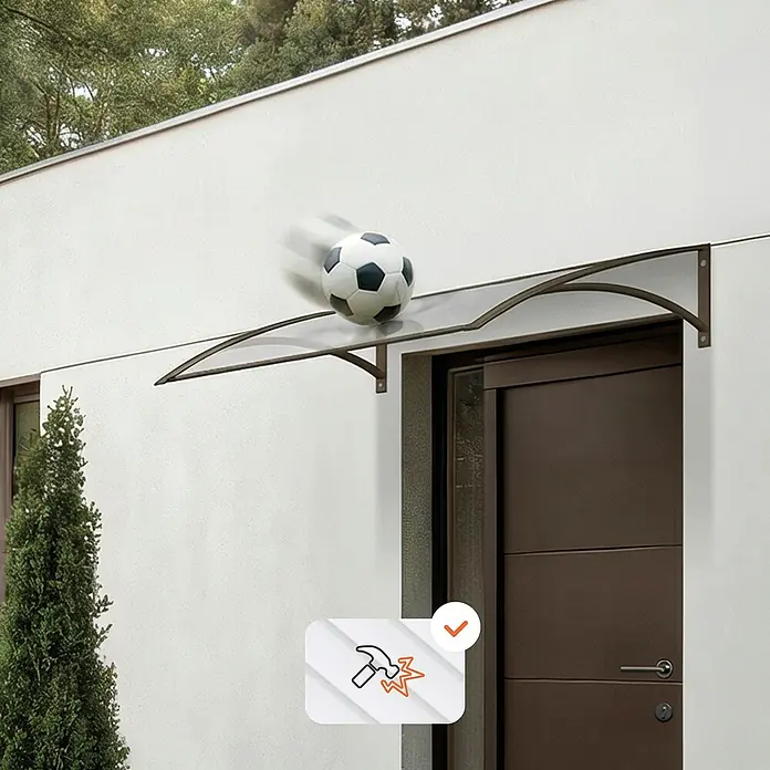 SmartSun Marquesina para puerta Paris - 100 x 80 x 25 cm, Antracita - Toldo transparente con marco oscuro sobre una puerta de entrada. Un balón de fútbol rebota, mostrando su resistencia al impacto.
