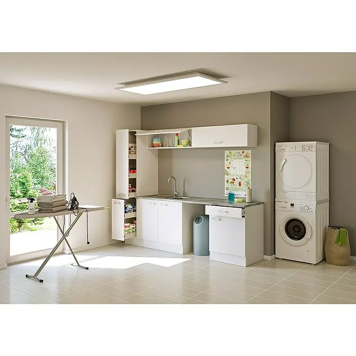 Flex-Well Lucca Kunststoff-Mehrzweckschrank Typ 3 -  - Moderner Waschraum mit weißen Schränken, integriertem Waschbecken und Wäschegeräten zum Waschen und Trocknen.