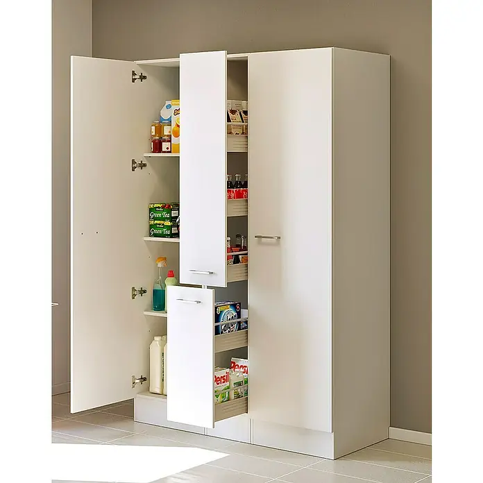 Flex-Well Lucca Mehrzweckschrank Typ 4 - 60 x 130 x 200 cm, Weiß - Weißer Mehrzweckschrank mit Auszügen und mehreren Türen, gefüllt mit Lebensmitteln und Reinigungsmitteln.
