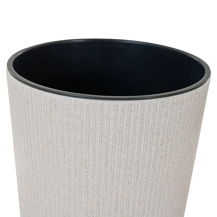 Siena Garden Pflanztopf LOCON STRIPE - Creme, 1 Stk., Außenmaß (Ø x H): 25 x 46,5 cm - Heller, gerippter Pflanztopf in Beige mit dunklem Interieur und schwarzem Rand.
