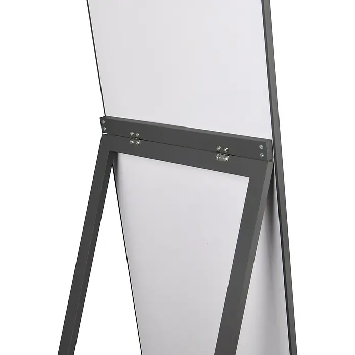 Standspiegel Harriet - 40 x 150 cm, Anthrazit, Holz - Rückseite eines weißen Spiegels mit dunkelgrauem, klappbarem Metallständer und sichtbaren Scharnieren.