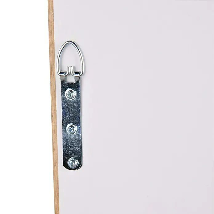 Standspiegel Harriet - 40 x 150 cm, Natur, Holz - Silberfarbener D-Ring-Aufhänger mit drei Torx-Schrauben am hellen Holzrahmen befestigt.