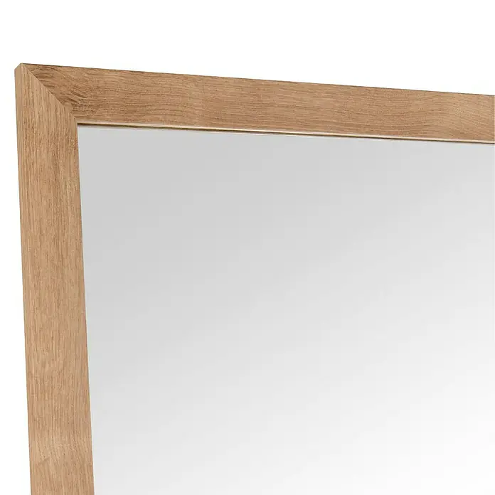Standspiegel Harriet - 40 x 150 cm, Natur, Holz - Spiegel mit hellbraunem Holzrahmen, der einen hellen Raum widerspiegelt.