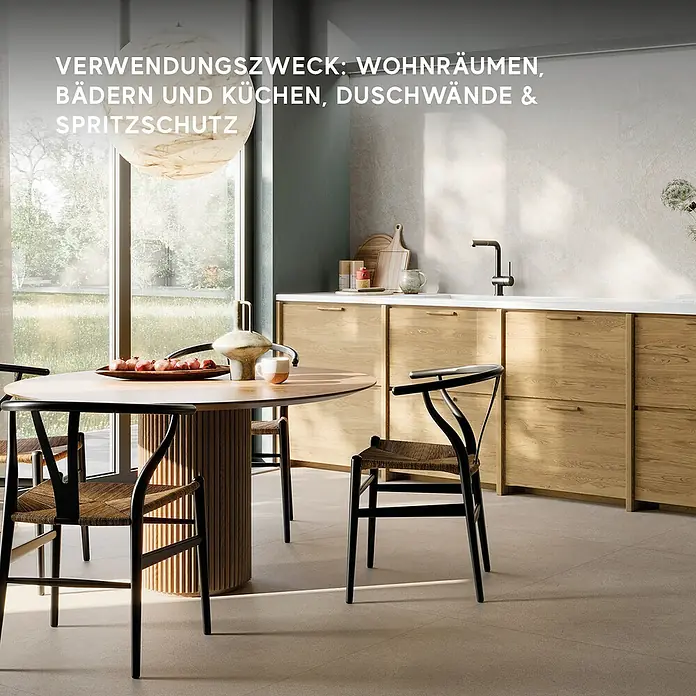 Corso Italia Feinsteinzeugfliese Resin - 120 x 278 cm, Silber, Matt - Helle beigefarbene Boden- und Wandfliesen in Ess- und Küchenbereich, als Bodenbelag und Küchenspritzschutz verwendet.