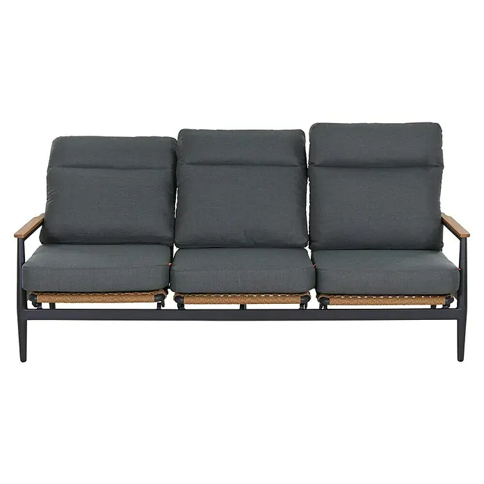 Siena Garden Roma Loungemöbel-Set - 3 -tlg., Grau, Aluminium - Dreisitzer-Sofa mit dunkelgrauen Polstern, dunklem Metallgestell, Holzarmlehnen und beigefarbenem Geflechtunterbau.
