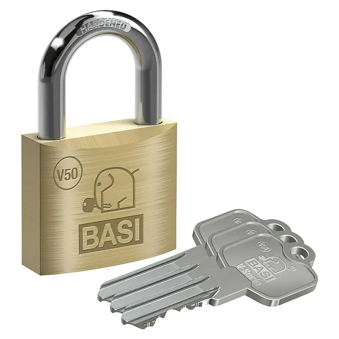 Basi Vorhangschloss V50 - Material Bügel: Gehärteter Spezialstahl - Messing-Vorhängeschloss mit gehärtetem Bügel und drei silbernen BASI V50 Schlüsseln.