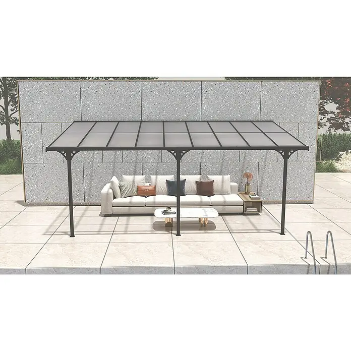 Westmann Terrassenüberdachung Bruce - L x B x H: 300 x 556 x 270 cm, Schwarz - Schwarz umrahmte Outdoor-Pergola mit lichtdurchlässigem Dach, über einer Terrassen-Lounge am Pool.