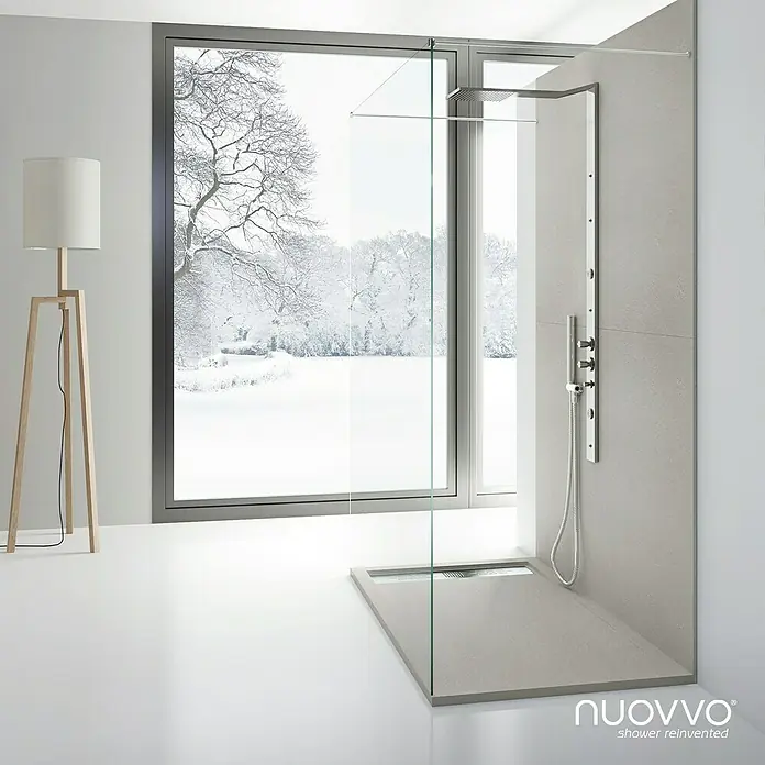 Plato de ducha Stone - L x An: 70 x 120 cm, Material compuesto, Blanco - La imagen muestra una ducha Nuovvo moderna con una pared de cristal y un paisaje invernal de fondo. Diseño elegante y funcional.