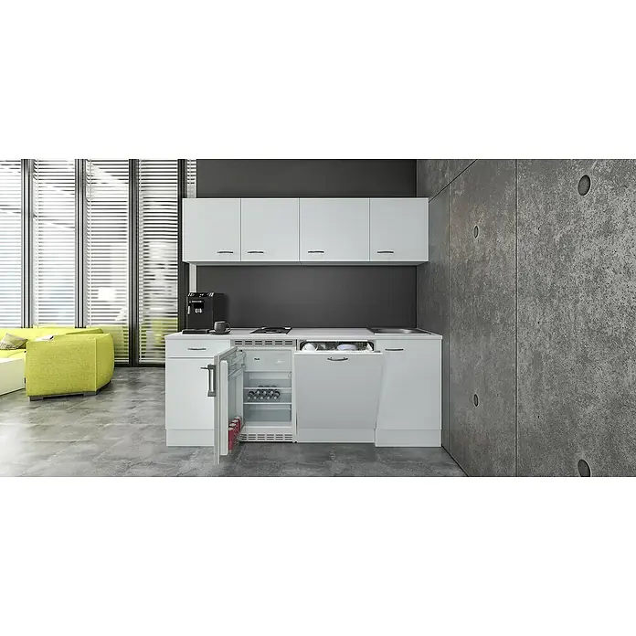 Flex-Well Wito Singleküche - Breite: 210 cm, Weiß, Mit 2-Platten-Kochfeld - Weiße Kompaktküchenzeile mit integriertem Kühlschrank, Spülmaschine, Kochfeld und Spüle in modernem Apartment mit Sofa.