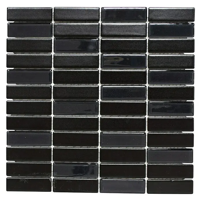 Mosaikfliese Stäbchen Mix ST 365 - 29,7 x 29 cm, Schwarz, Matt - Nahaufnahme eines schwarzen Mosaiks aus rechteckigen Fliesen mit unterschiedlichen Texturen für Wand- und Bodengestaltung.