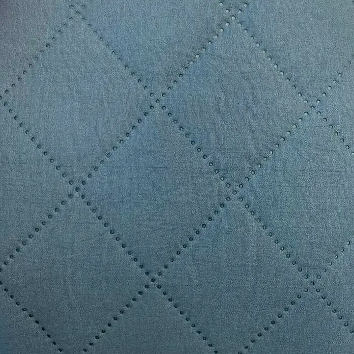 Colcha Ness - 260 x 240 cm, 100% poliéster, Azul - Tela acolchada turquesa con pespuntes punteados formando un patrón de rombos.