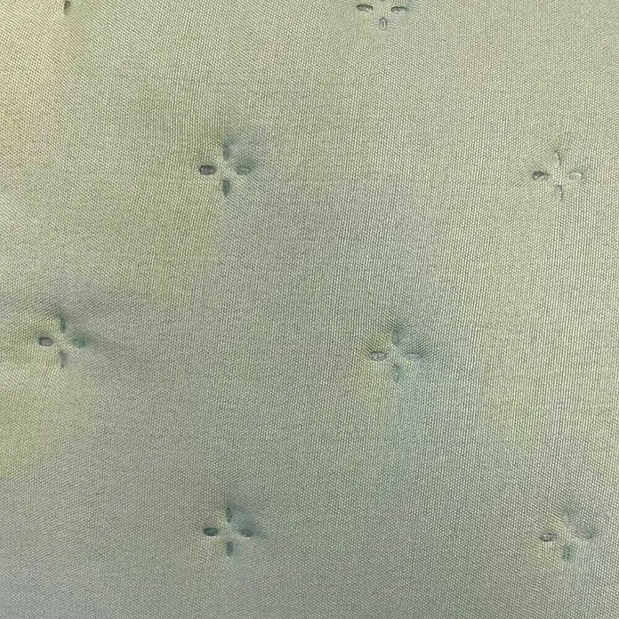 Colcha Darya - 260 x 240 cm, 100% poliéster, Verde - Tejido acolchado verde claro con pequeñas y sutiles hendiduras en forma de estrella.