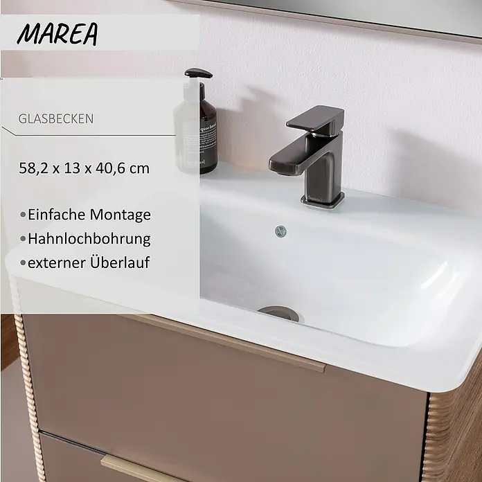Camargue Marea Einbauwaschbecken - 58,2 x 40,6 cm, Weiß - Weißes Glaswaschbecken mit dunklem Wasserhahn und braunem Unterschrank, zeigt Hahnloch und externen Überlauf.