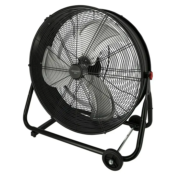 Voltomat Bodenventilator Industrieventilator mit Rollen - 250 W, Schwarz, 60 cm - Großer, schwarzer Industrie-Bodenventilator aus Metall mit silbernen Flügeln, gestützt von einem stabilen Ständer mit Rollen und einem roten Einstellknopf.