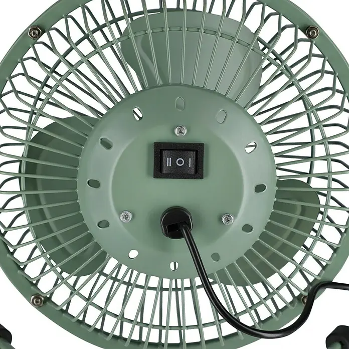 Voltomat USB-Ventilator Mini - Grün, 18 cm - Rückseite eines grünen Metall-Tischventilators mit Schalter, Netzkabel und Schutzgitter.