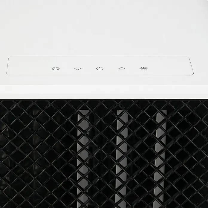 Voltomat Aire acondicionado portátil WiFi Khione I - 2.600 W, Tamaño de la estancia: 18 m² - 32 m², Negro/Blanco - Dispositivo electrónico blanco con panel de control: iconos de ajuste, encendido, ventilador y flechas, sobre una rejilla negra de rombos.