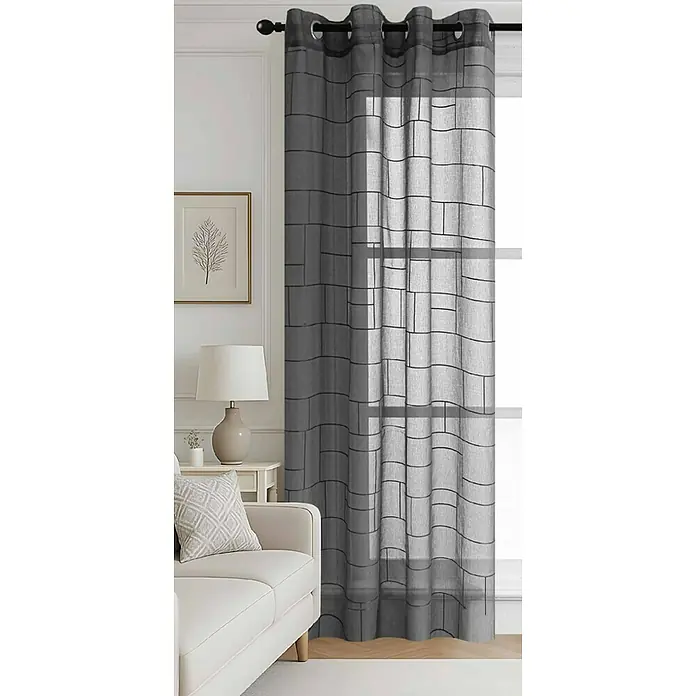 Visillo para ventana Arkala - An x Al: 140 x 260 cm, Gris - Cortina transparente gris oscuro con patrón geométrico, colgada de una barra y filtrando la luz.