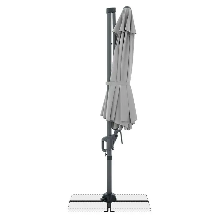 Doppler Ampelschirm rund Life - Hellgrau, Durchmesser Bespannung: 310 cm - Geschlossener hellgrauer Ampelschirm mit dunklem Mast und Basis, zusammengeklappt und befestigt.