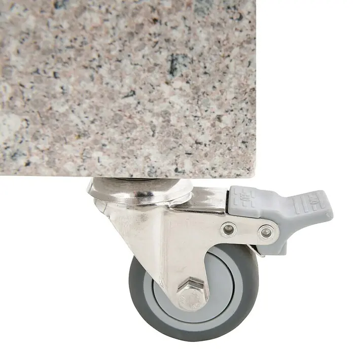 Doppler Rollen-Set Life - Passend für: Doppler Granitschirmständer Life, 4 Stk. - Lenkrolle aus Edelstahl mit grauem Gummirad und Bremse, an einer gesprenkelten Granitplatte befestigt.